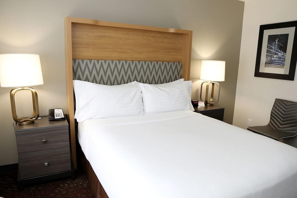 Hotel O'hare Area By Ihg